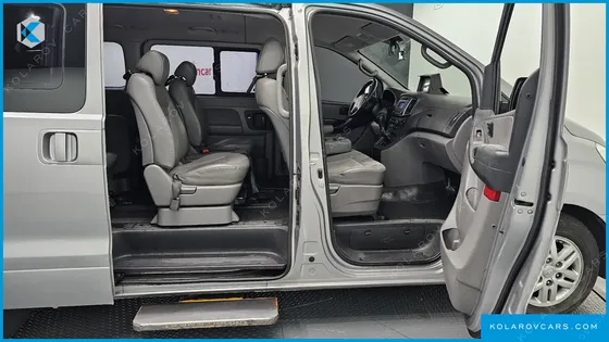 HYUNDAI STAREX 12-SEATER WAGON