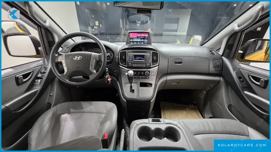 HYUNDAI STAREX GUARD CAR OF CHILDREN