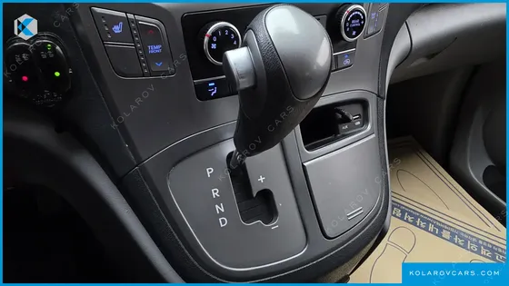 HYUNDAI STAREX GUARD CAR OF CHILDREN