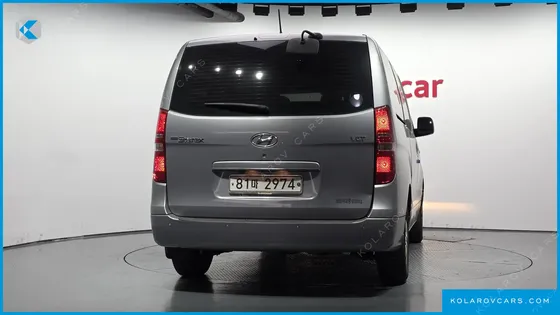 HYUNDAI STAREX 5-SEATER VAN