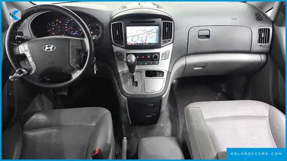 HYUNDAI STAREX 5-SEATER VAN