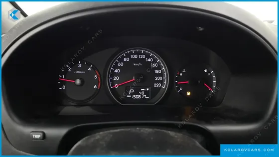 HYUNDAI STAREX 5-SEATER VAN