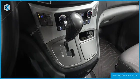 HYUNDAI STAREX 5-SEATER VAN