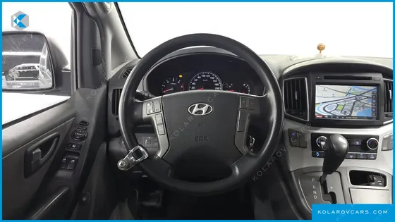 HYUNDAI STAREX 5-SEATER VAN