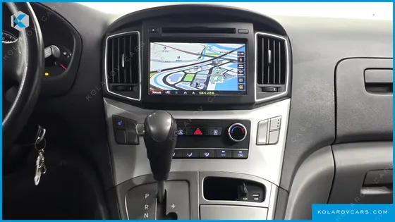 HYUNDAI STAREX 5-SEATER VAN