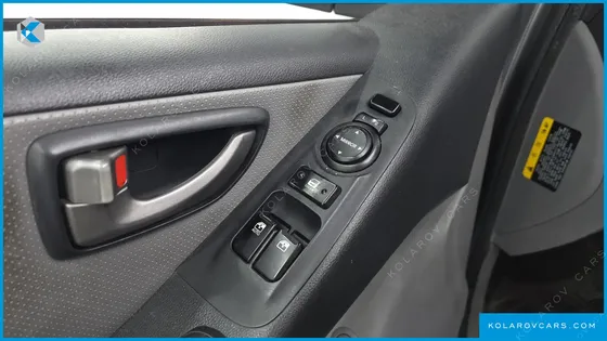 HYUNDAI STAREX 5-SEATER VAN