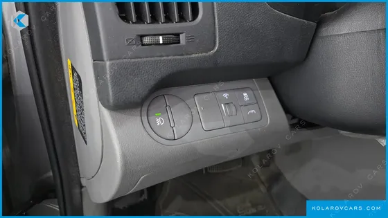 HYUNDAI STAREX 5-SEATER VAN