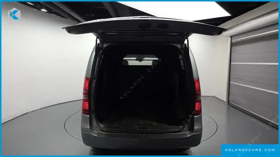 HYUNDAI STAREX 5-SEATER VAN