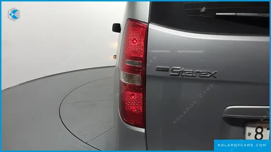 HYUNDAI STAREX 5-SEATER VAN