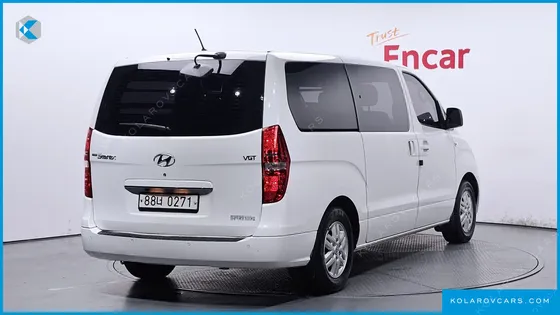 HYUNDAI STAREX 5-SEATER VAN
