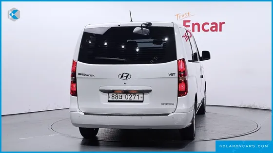 HYUNDAI STAREX 5-SEATER VAN