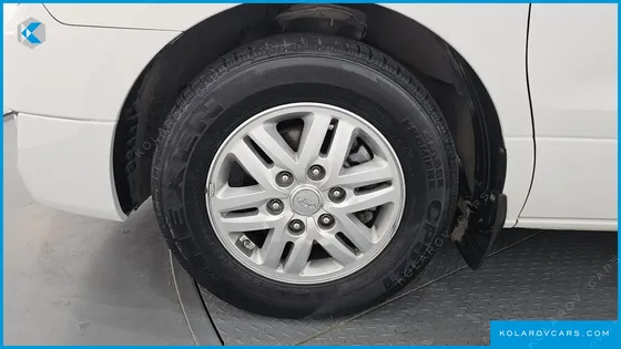 HYUNDAI STAREX 5-SEATER VAN
