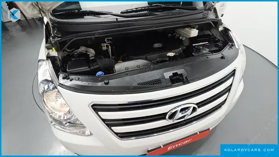 HYUNDAI STAREX 5-SEATER VAN