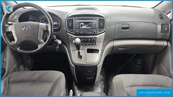 HYUNDAI STAREX 5-SEATER VAN