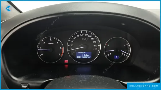 HYUNDAI STAREX 5-SEATER VAN