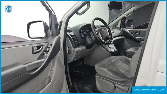 HYUNDAI STAREX 5-SEATER VAN