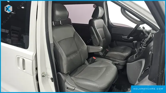HYUNDAI STAREX 5-SEATER VAN