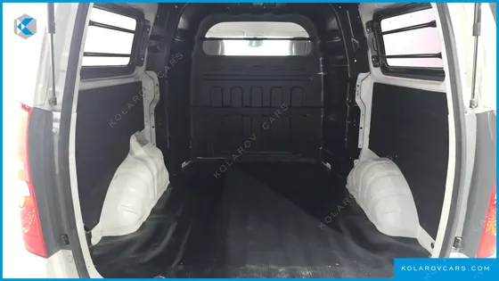 HYUNDAI STAREX 5-SEATER VAN