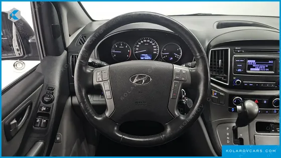 HYUNDAI STAREX 5-SEATER VAN