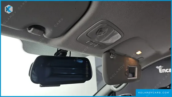 HYUNDAI STAREX 5-SEATER VAN