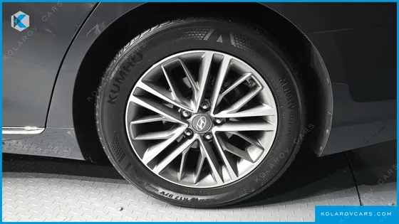 HYUNDAI GRANDEUR 2.4 MODERN BASIC (RENTAL CAR)