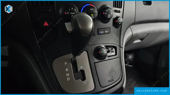 HYUNDAI STAREX 4WD 12-SEATER WAGON