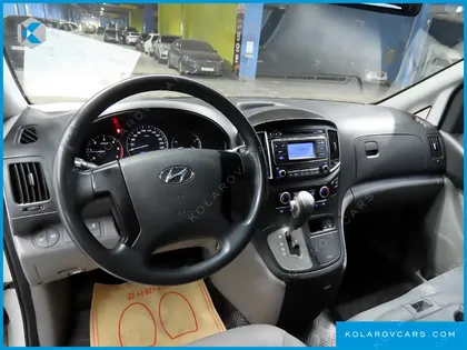 HYUNDAI STAREX 3-SEATER VAN