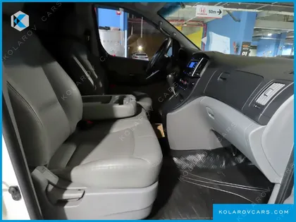 HYUNDAI STAREX 3-SEATER VAN