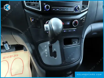 HYUNDAI STAREX 3-SEATER VAN