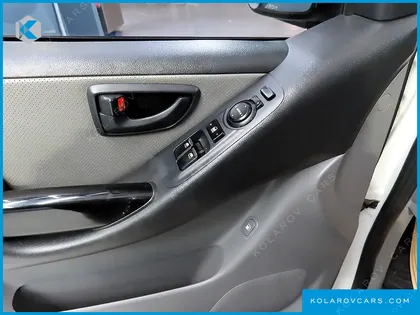 HYUNDAI STAREX 3-SEATER VAN
