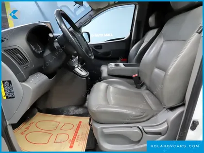 HYUNDAI STAREX 3-SEATER VAN
