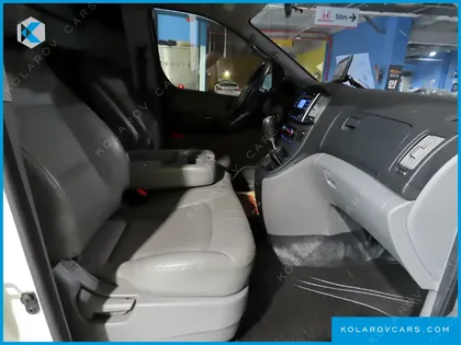 HYUNDAI STAREX 3-SEATER VAN