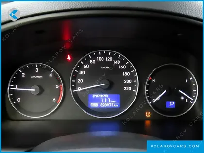 HYUNDAI STAREX 3-SEATER VAN