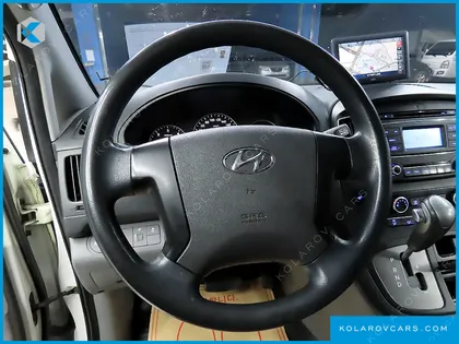 HYUNDAI STAREX 3-SEATER VAN