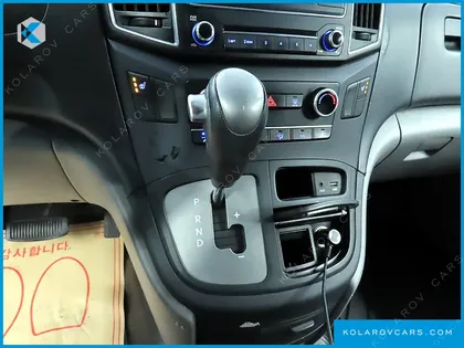 HYUNDAI STAREX 3-SEATER VAN