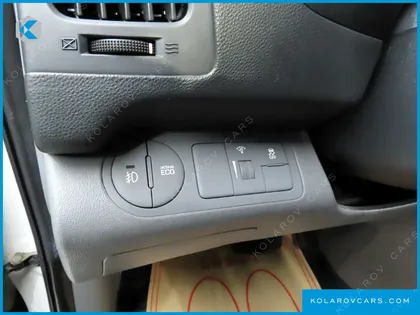 HYUNDAI STAREX 3-SEATER VAN