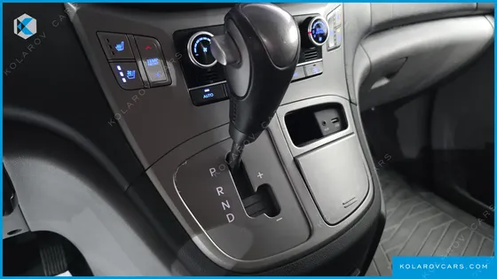 HYUNDAI STAREX 12-SEATER WAGON