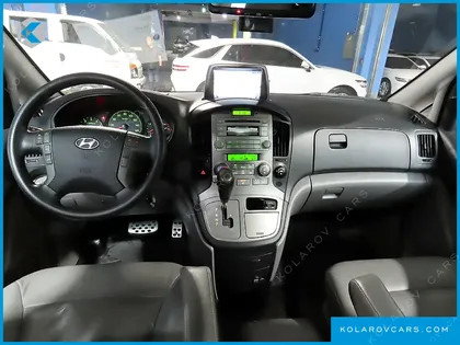 HYUNDAI STAREX 11-SEATER WAGON