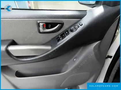 HYUNDAI STAREX 11-SEATER WAGON