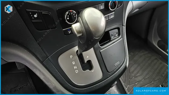 HYUNDAI STAREX 3-SEATER VAN