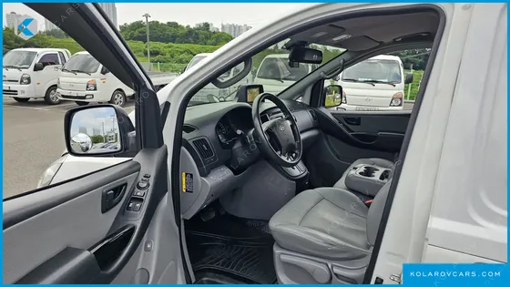 HYUNDAI STAREX 3-SEATER VAN