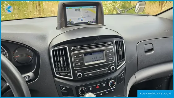 HYUNDAI STAREX 3-SEATER VAN