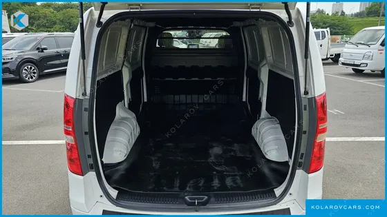 HYUNDAI STAREX 3-SEATER VAN