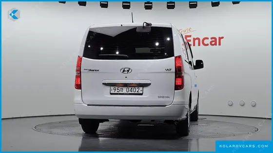 HYUNDAI STAREX 5-SEATER VAN