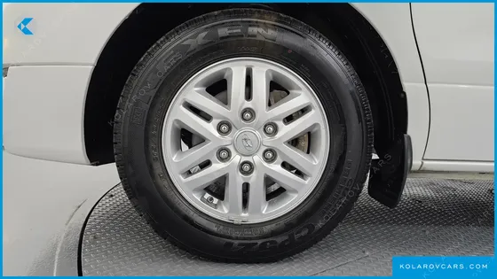 HYUNDAI STAREX 5-SEATER VAN