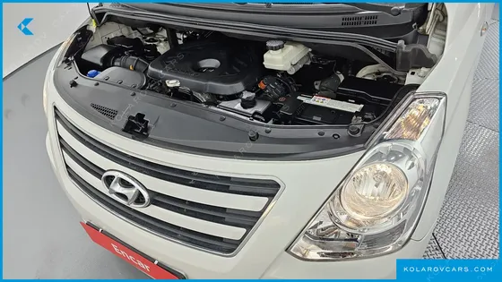 HYUNDAI STAREX 5-SEATER VAN