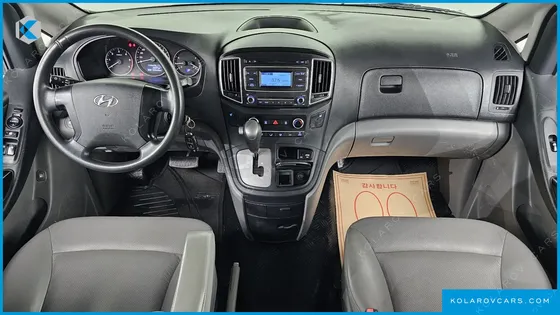 HYUNDAI STAREX 5-SEATER VAN