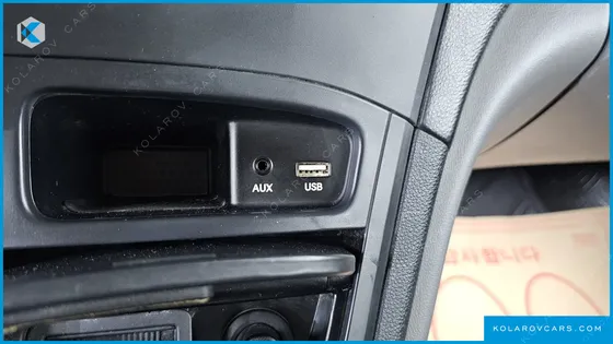 HYUNDAI STAREX 5-SEATER VAN