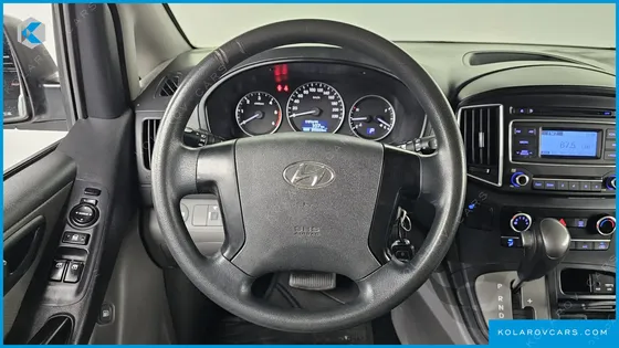 HYUNDAI STAREX 5-SEATER VAN