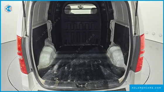 HYUNDAI STAREX 5-SEATER VAN